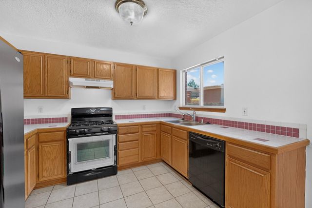 19 Buckbrush Place, Los Lunas, NM 87031