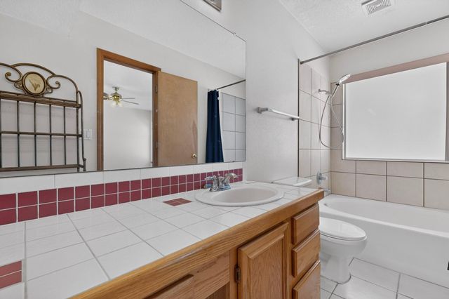 19 Buckbrush Place, Los Lunas, NM 87031