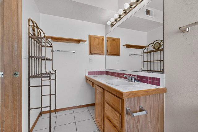 19 Buckbrush Place, Los Lunas, NM 87031