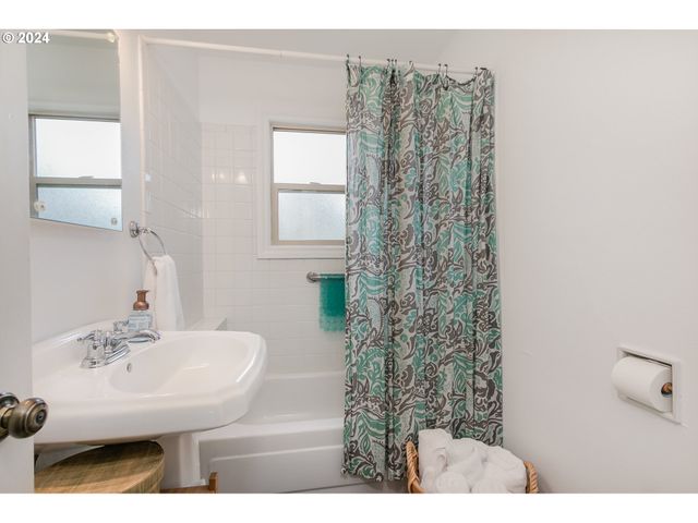 1151 Lorane Hwy, Eugene, OR 97405