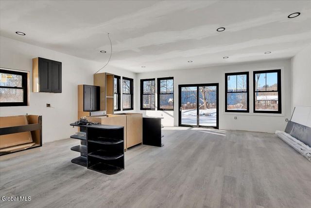 36 Locust Grove Road, Saratoga Springs, NY 12866