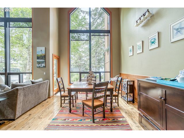 3360 Nw OCEANVIEW Dr, Newport, OR 97365