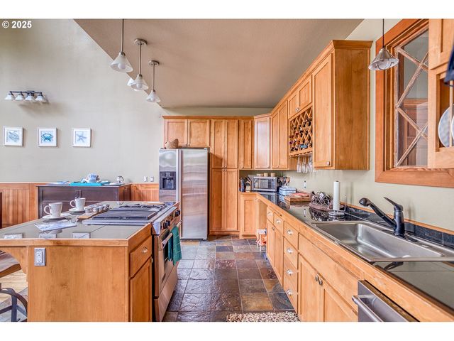 3360 Nw OCEANVIEW Dr, Newport, OR 97365