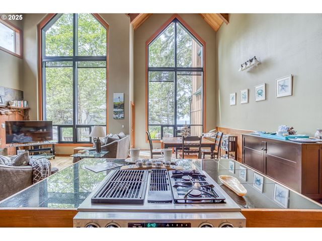 3360 Nw OCEANVIEW Dr, Newport, OR 97365