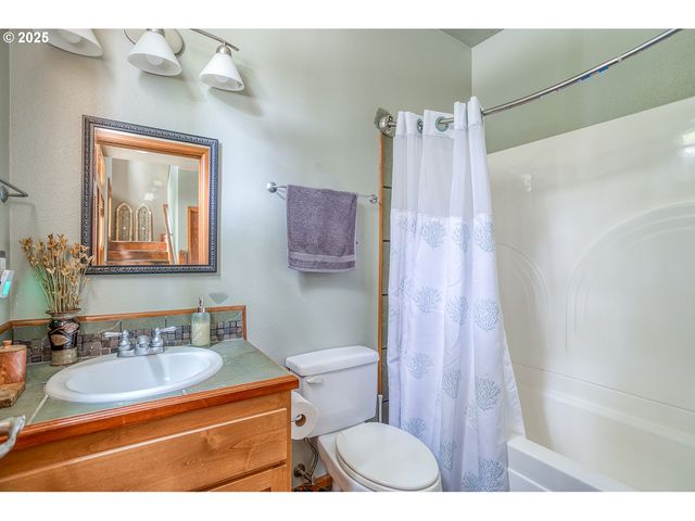 3360 Nw OCEANVIEW Dr, Newport, OR 97365