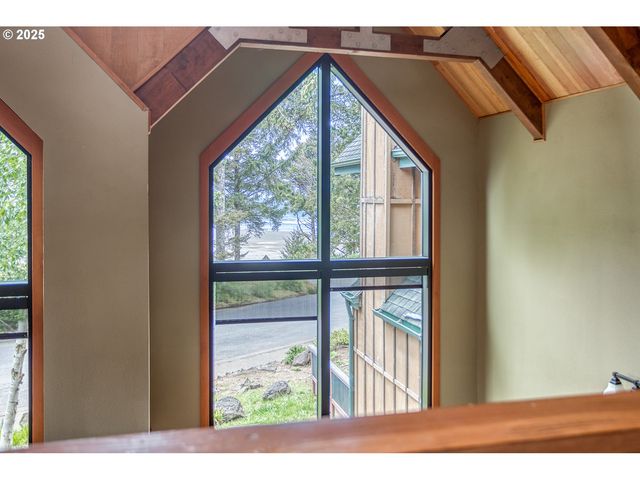 3360 Nw OCEANVIEW Dr, Newport, OR 97365