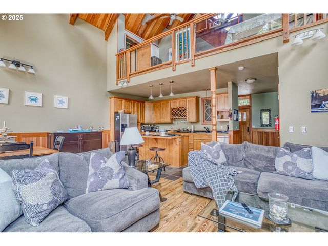 3360 Nw OCEANVIEW Dr, Newport, OR 97365