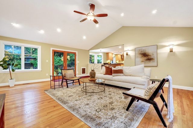 40 Wilson Rd, Bedford, MA 01730