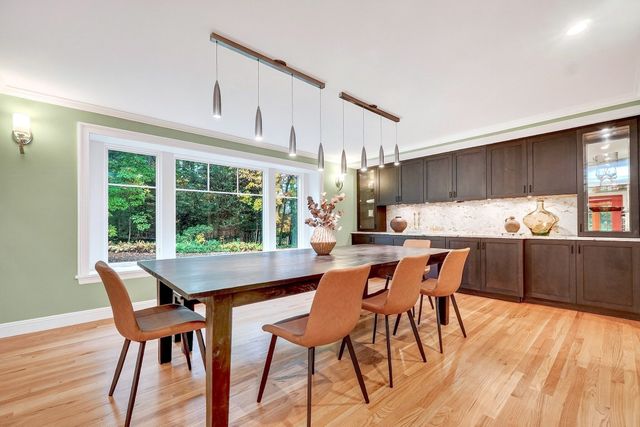 40 Wilson Rd, Bedford, MA 01730