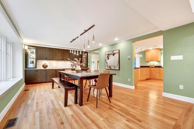 40 Wilson Rd, Bedford, MA 01730