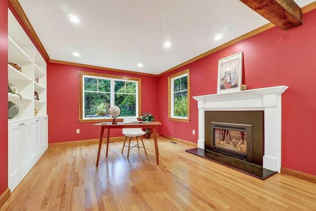 40 Wilson Rd, Bedford, MA 01730