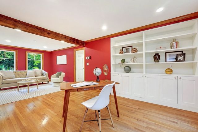 40 Wilson Rd, Bedford, MA 01730