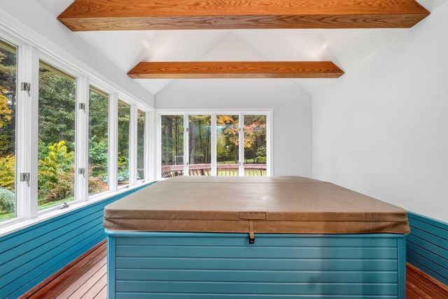 40 Wilson Rd, Bedford, MA 01730