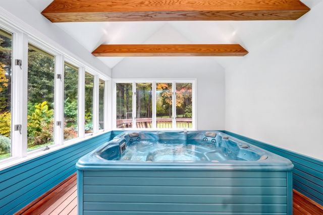 40 Wilson Rd, Bedford, MA 01730