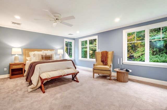 40 Wilson Rd, Bedford, MA 01730