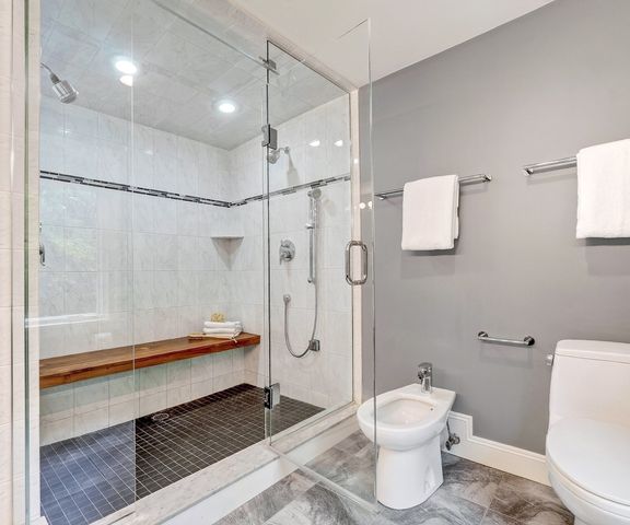 40 Wilson Rd, Bedford, MA 01730