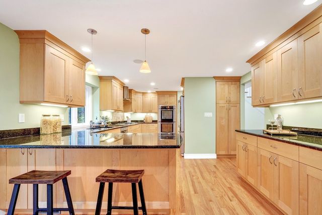 40 Wilson Rd, Bedford, MA 01730