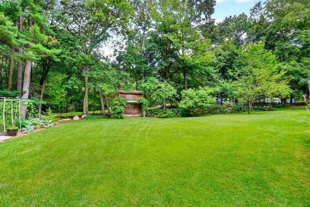 40 Wilson Rd, Bedford, MA 01730