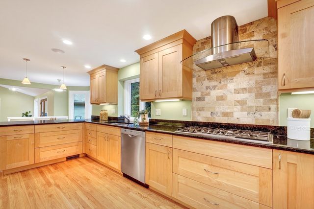 40 Wilson Rd, Bedford, MA 01730