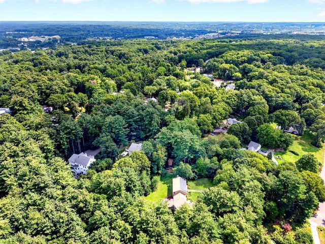 40 Wilson Rd, Bedford, MA 01730