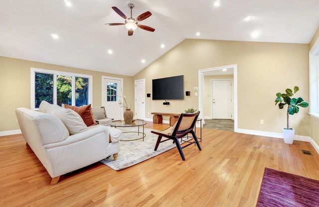 40 Wilson Rd, Bedford, MA 01730