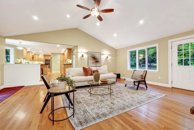 40 Wilson Rd, Bedford, MA 01730