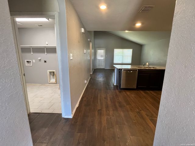 8167 Falcon Meadow, Converse, TX 78109