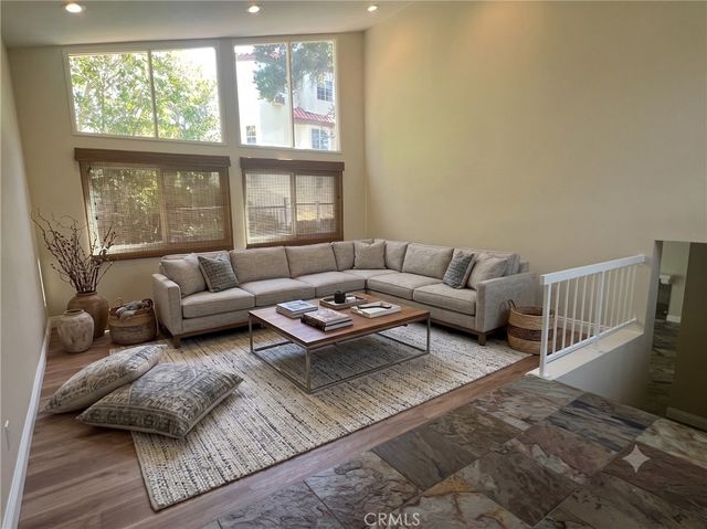 22840 Sparrowdell, Calabasas, CA 91302