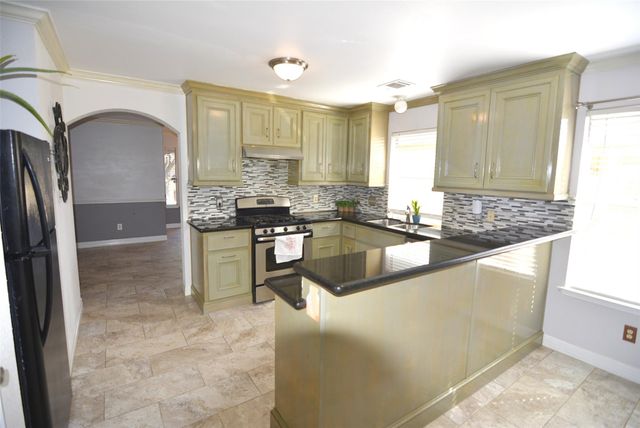 7423 River Pines Drive, Cypress, TX 77433