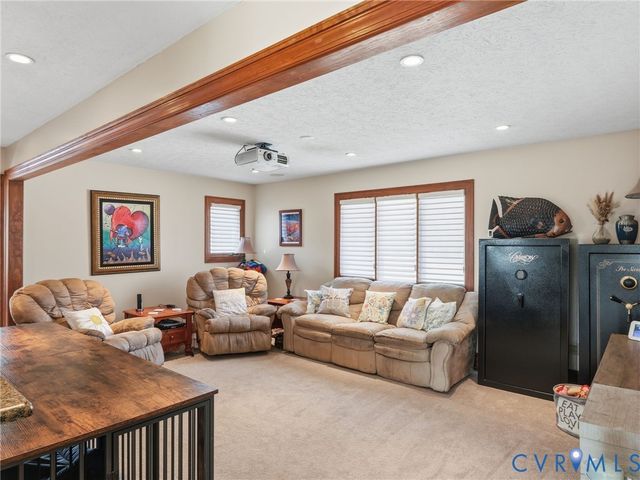 8416 Arnold Rd, Mechanicsville, VA 23111