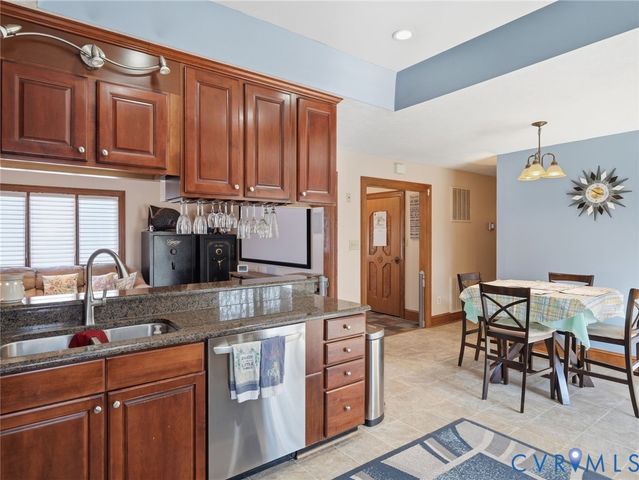 8416 Arnold Rd, Mechanicsville, VA 23111