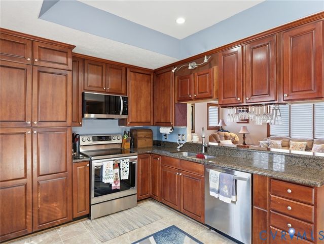 8416 Arnold Rd, Mechanicsville, VA 23111