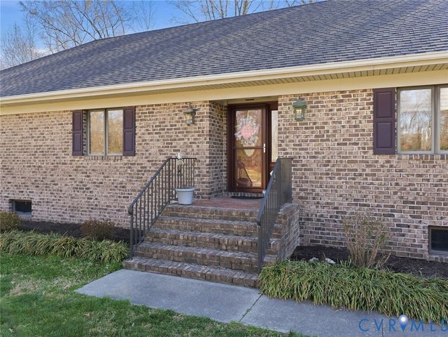 8416 Arnold Rd, Mechanicsville, VA 23111