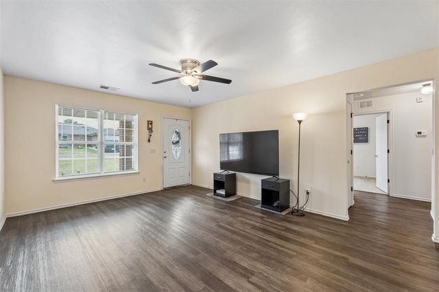 637 SW 11th Street, Blanchard, OK 73010