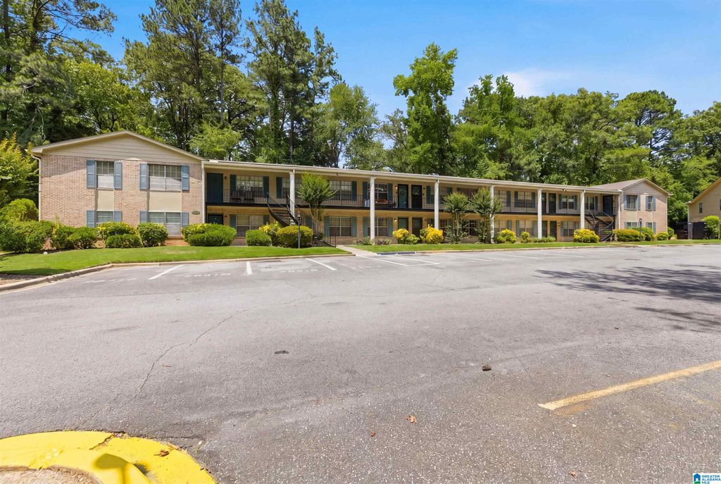 2831 Georgetown Dr Apt C, Hoover, AL 35216