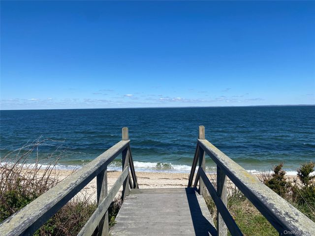 65 Greenway W, Orient, NY 11957