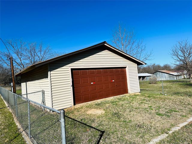 409 3rd Street, Blanket, TX 76432
