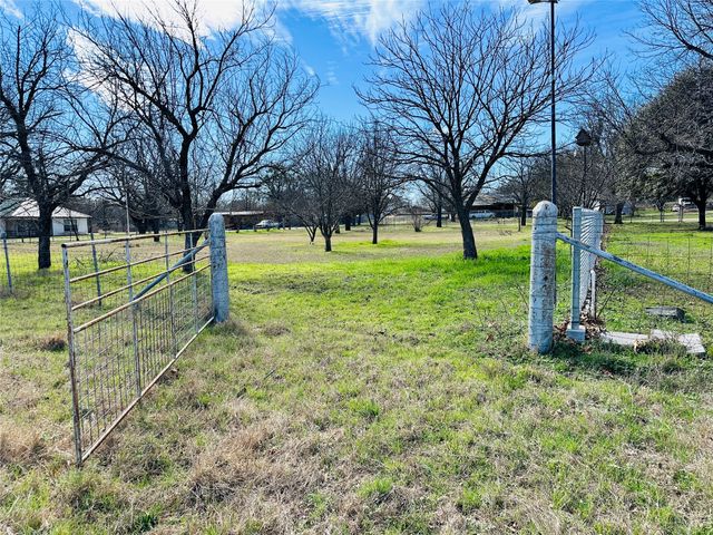 409 3rd Street, Blanket, TX 76432