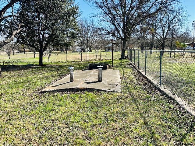 409 3rd Street, Blanket, TX 76432