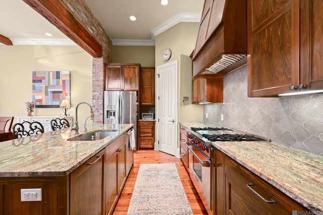 2207 Perkins Ln, Baton Rouge, LA 70808