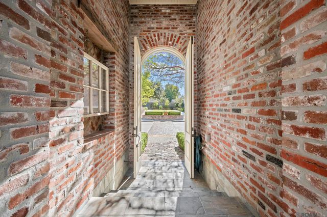 2207 Perkins Ln, Baton Rouge, LA 70808