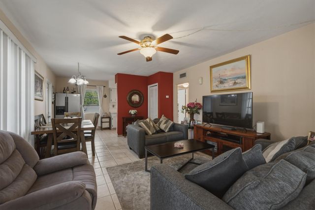 500 SW 15TH Street 107, Pompano Beach, FL 33060