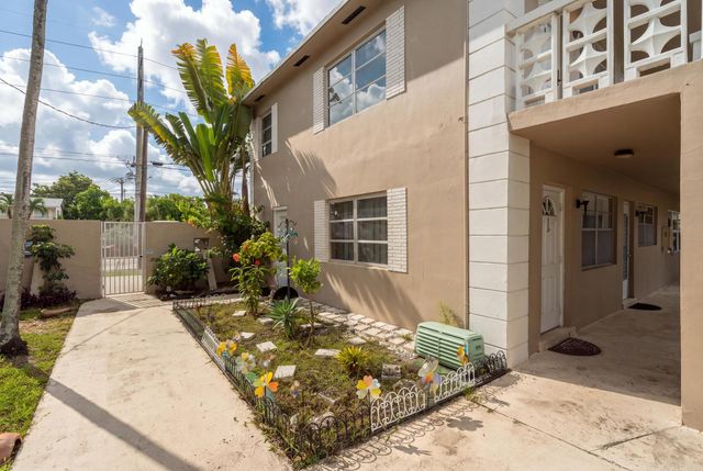 500 SW 15TH Street 107, Pompano Beach, FL 33060