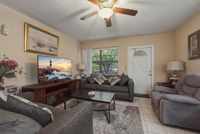 500 SW 15TH Street 107, Pompano Beach, FL 33060