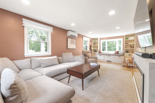54 Checkerberry Ln, Framingham, MA 01702