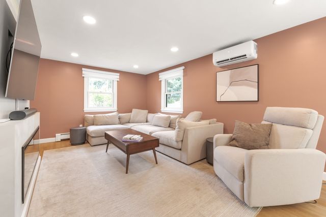 54 Checkerberry Ln, Framingham, MA 01702