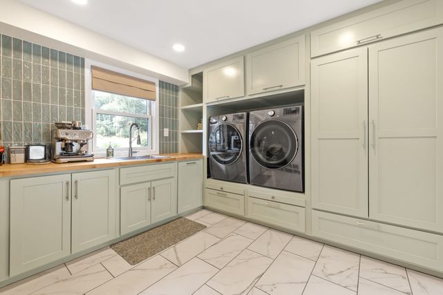 54 Checkerberry Ln, Framingham, MA 01702