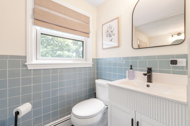 54 Checkerberry Ln, Framingham, MA 01702