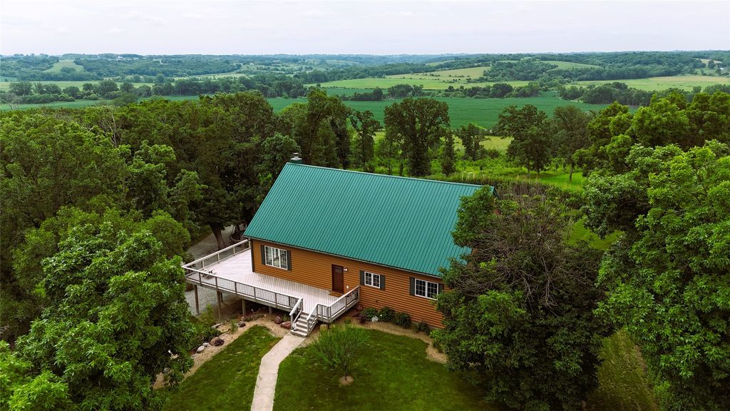 2732 Settlers Trail, St Charles, IA 50240