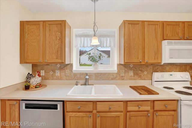3341 DEWDROP, Genoa Township, MI 48843